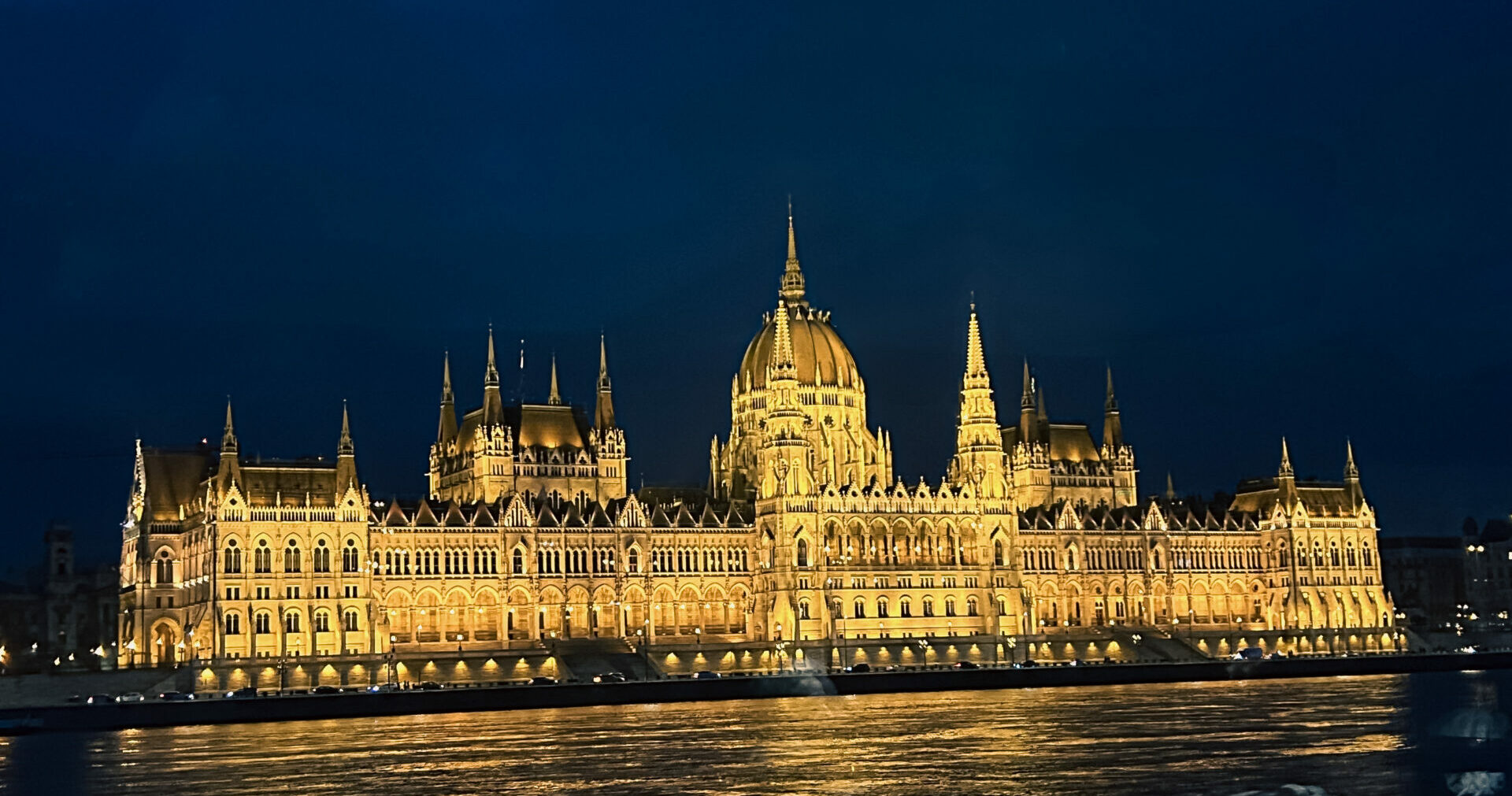 Vogue sur le Danube à Budapest